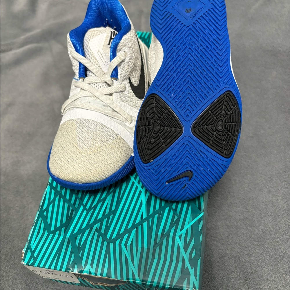 Kyrie Irving Nike Kids' White & Blue Sneakers size 9c
